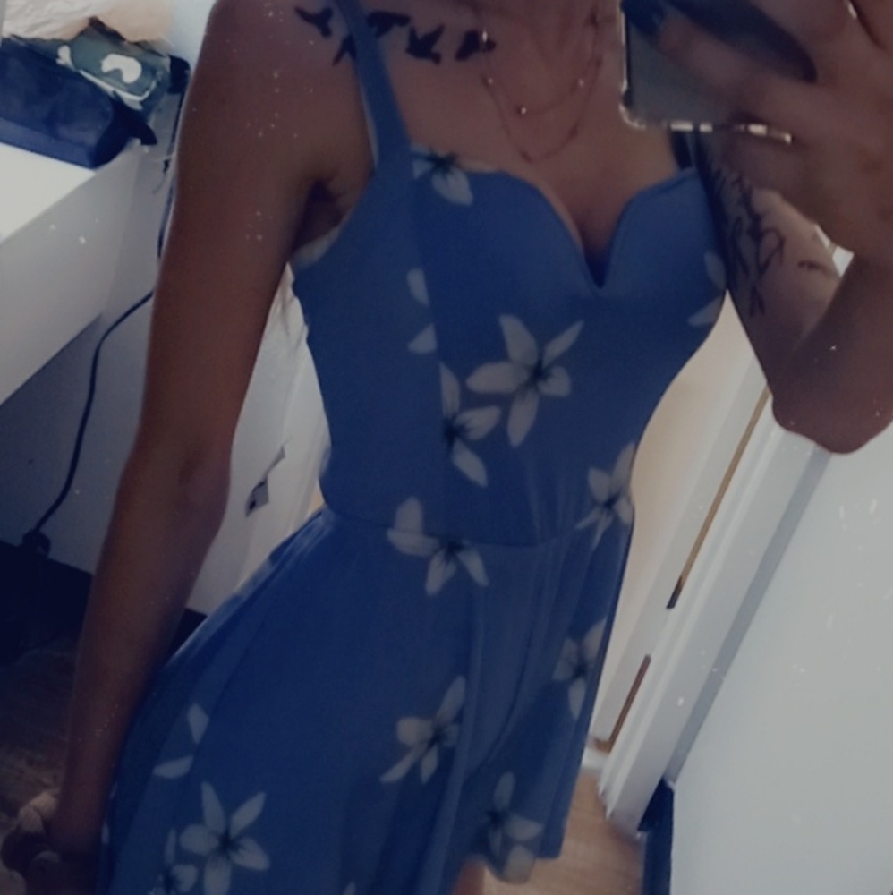 Cute blue romper with floral design - Picture 5 of 6